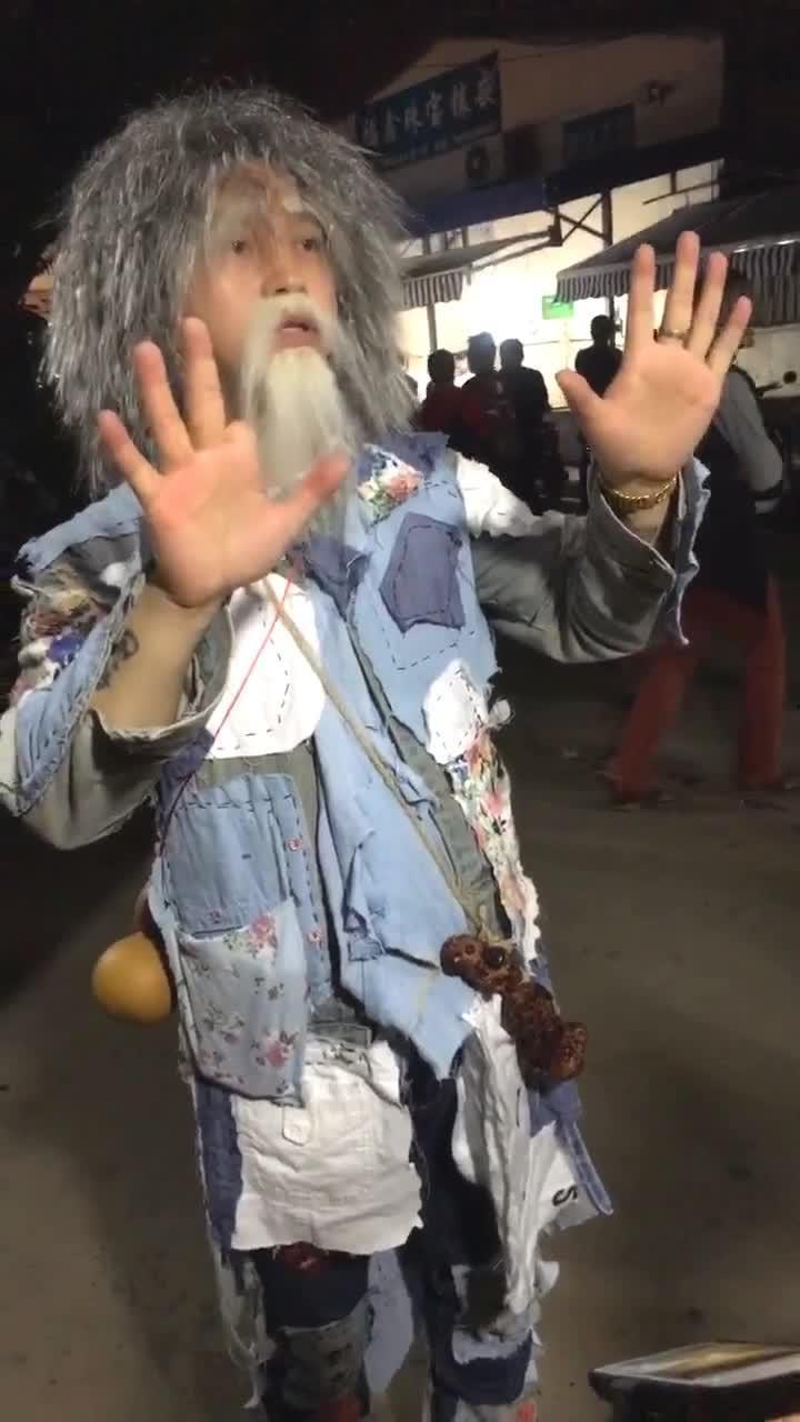 网红直播乞丐街,揭秘城市角落的温情与困境