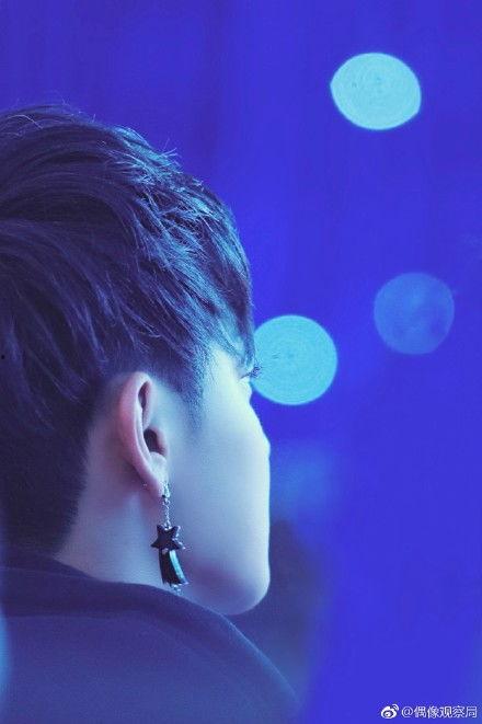 黄子韬女明星照片变漫画app,穿越次元的美颜演绎