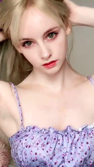 外国小网红,揭秘网络红人的魅力与挑战