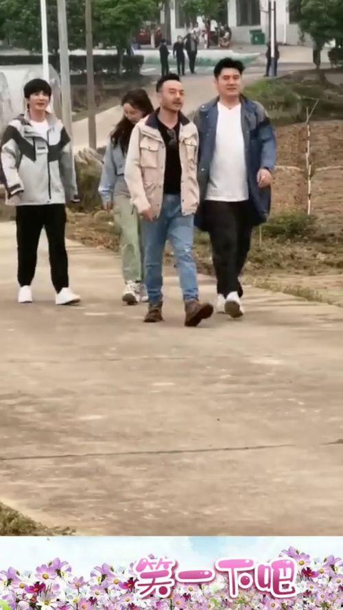 明星在乡下拍照,田园风光中的璀璨星光