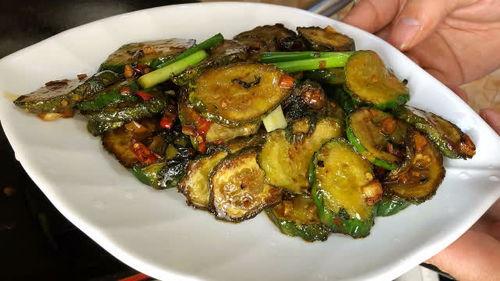 刺瓜煎着吃,传统美食新体验